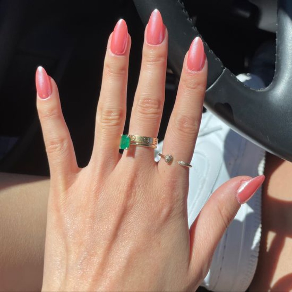 Boja „Dazzling Hot“