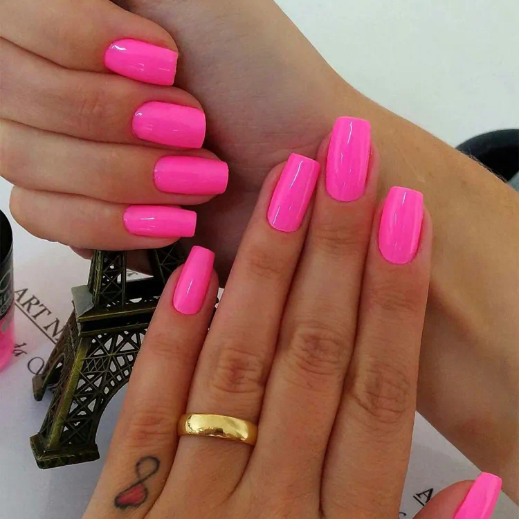 Цвят „Vivid Pink“
