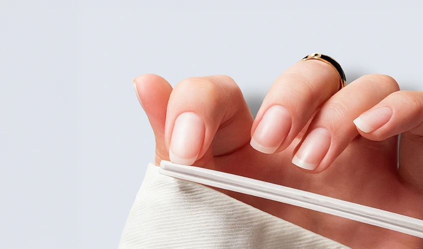 Jak przygotować paznokcie do manicure DipMe – krok po kroku