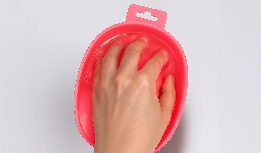 Cómo usar el recipiente para quitar la manicura DipMe – paso a paso