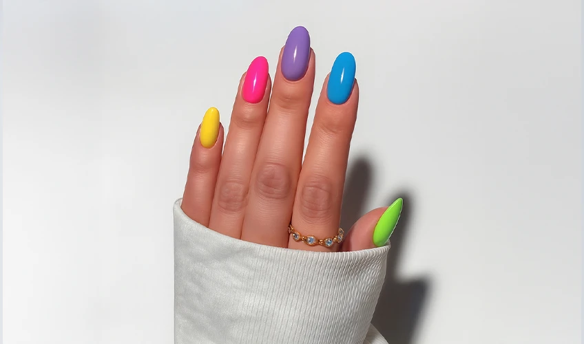 Jak zrobić kolorowy manicure DipMe – krok po kroku