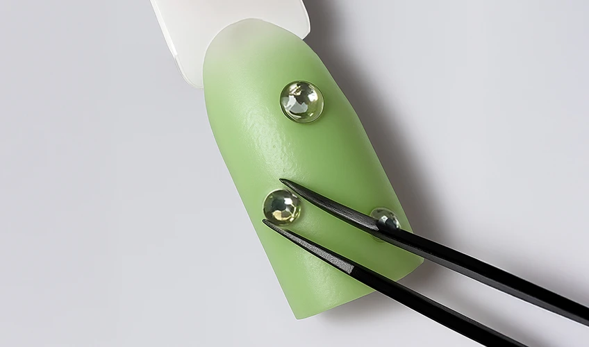 Wie du Strasssteine auf deinen DipMe Maniküre anbringst – Schritt für Schritt