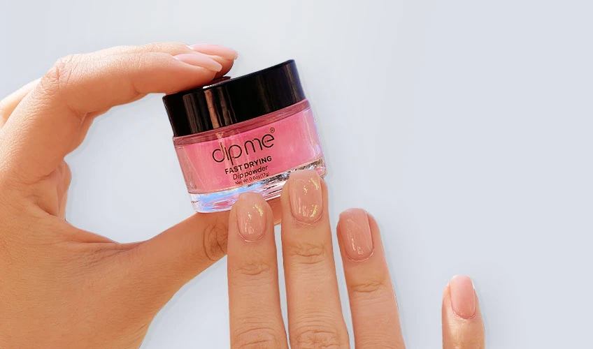 Kolorowy i elegancki manicure DipMe z foliami – krok po kroku