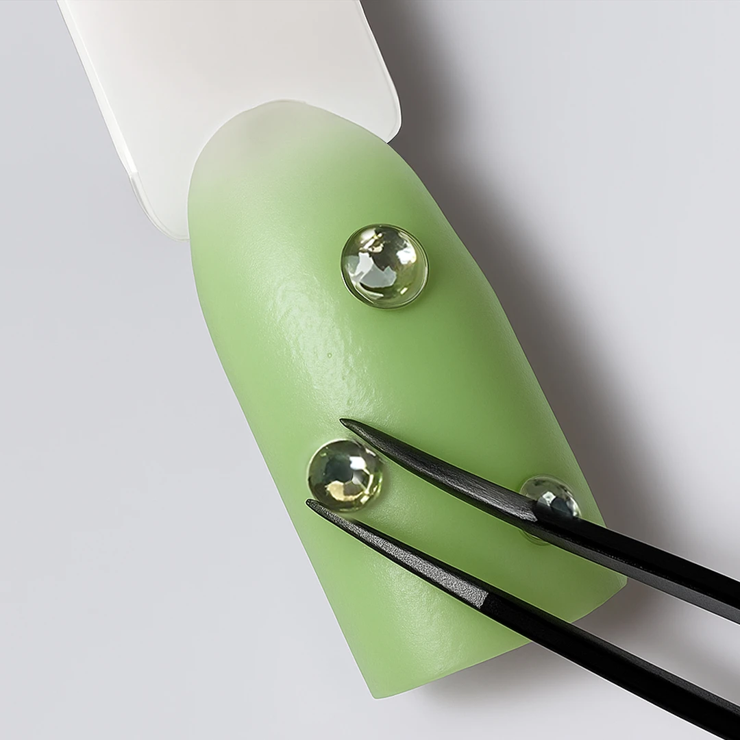 Hogyan tegyen köveket a DipMe manikűre – útmutató lépésről lépésre