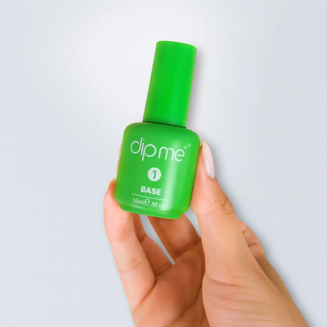 Jak prawidłowo nałożyć bazę do manicure DipMe – krok po kroku