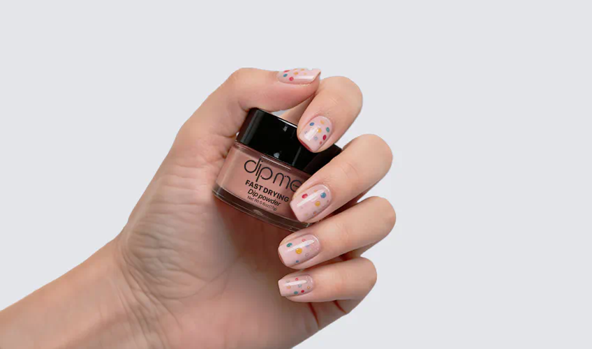 Manikúra „Třpytivé tečky“ s DipMe