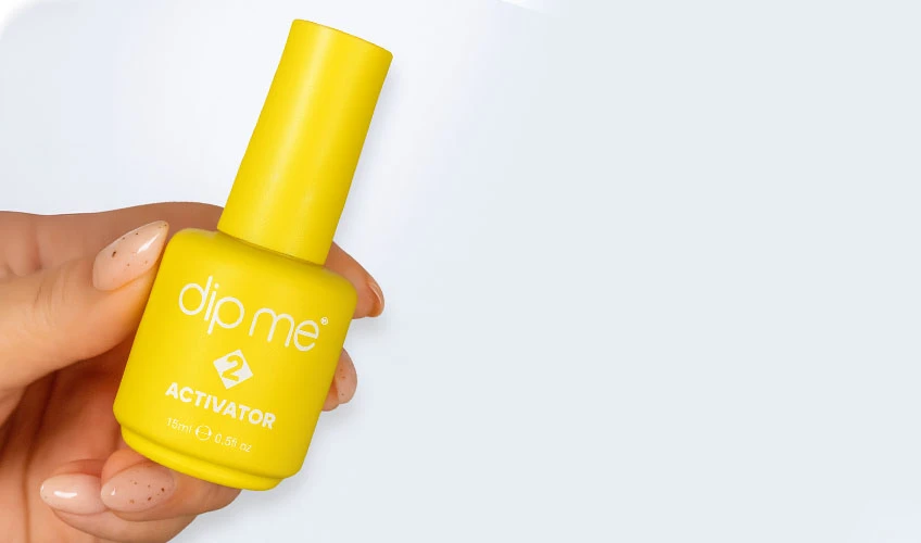 Jak nałożyć aktywator do manicure – krok po kroku