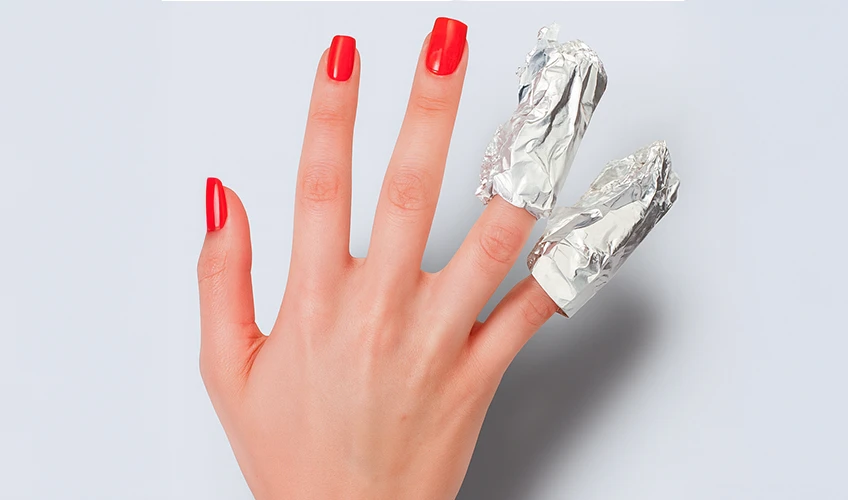 Come rimuovere la manicure DipMe con solvente e pellicola – passo dopo passo